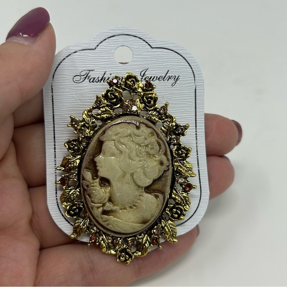 Vintage Style Victorian Lady Cameo Brooch Gold Tone Floral Rose Border Brown - Picture 3 of 5